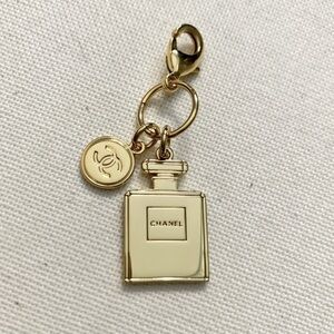 CHANEL Beauty Gold No.5 Charm Gift Exclusive